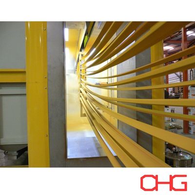 Automatische Pulverbeschichtungslinie mit elektrostatischen Sprühpistolen und Reciprocator